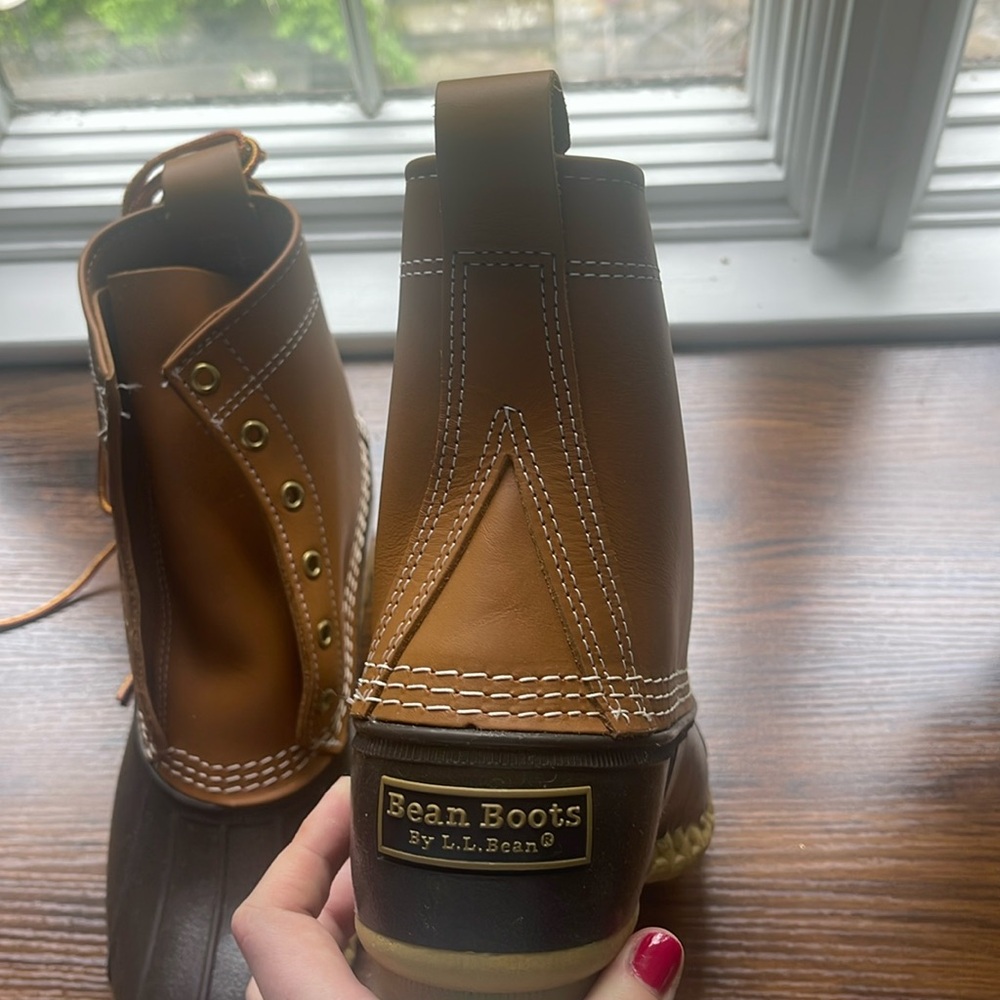 NWOT Women’s Bean Boot SIZE 8 (8” Bean boot in women’s size 8M (regular width)